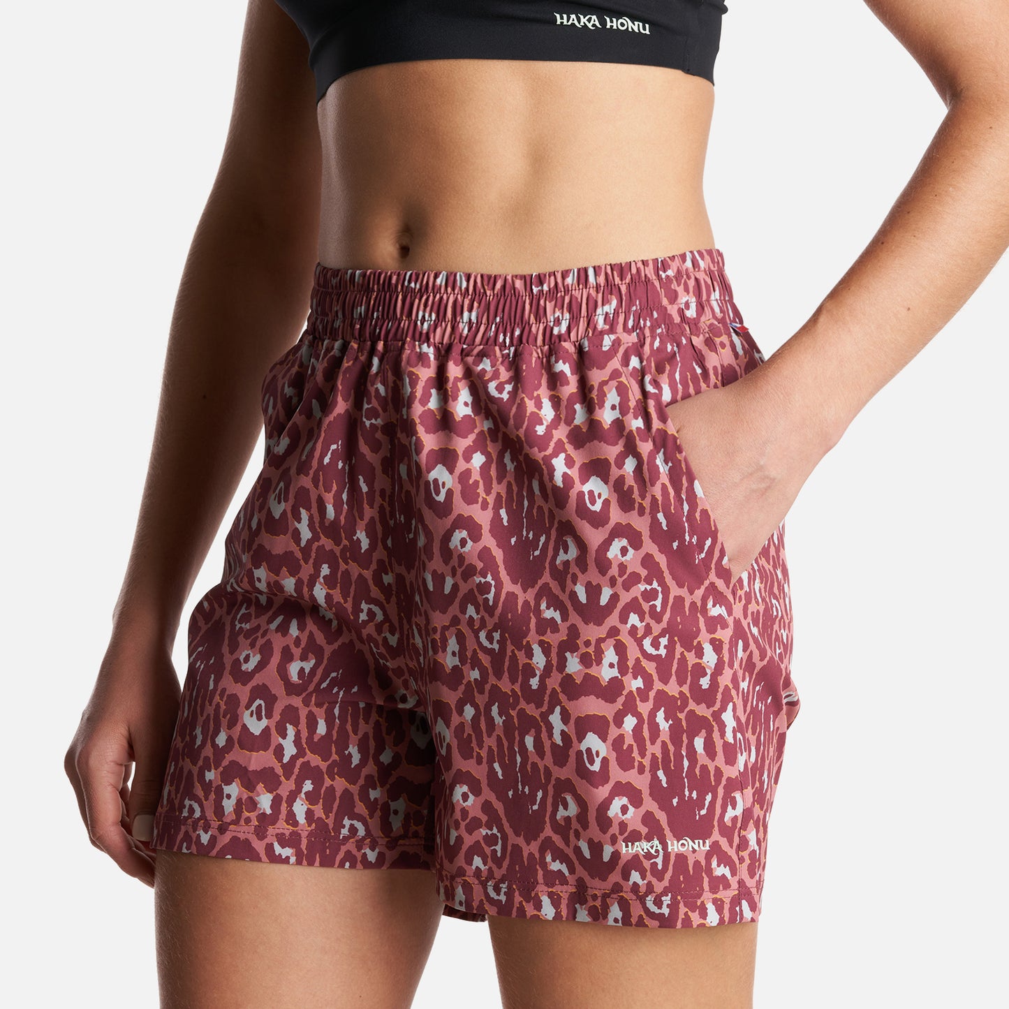 Short Mujer Canchera Print Burdeo Haka Honu