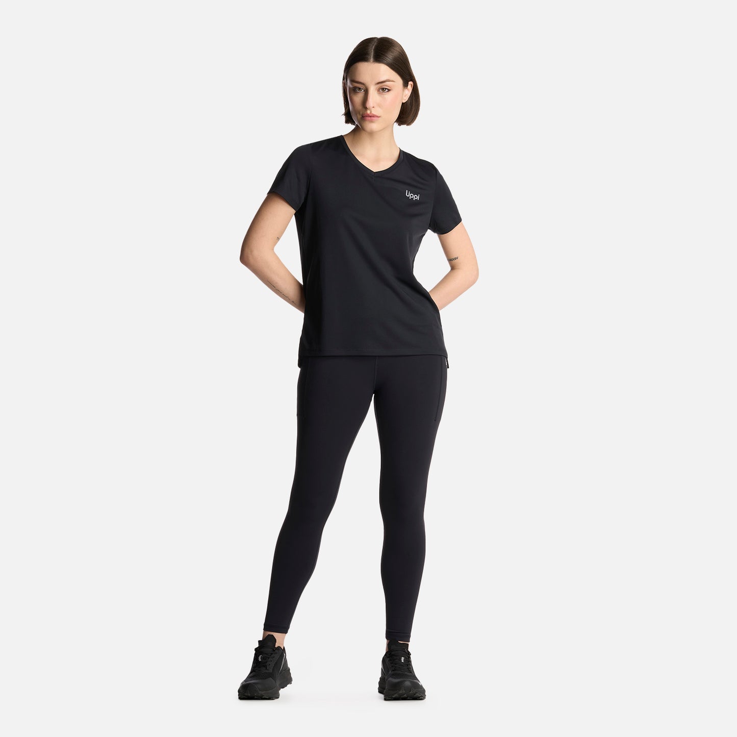 Polera Mujer Core V-Neck Q-Dry T-Shirt Negro Lippi