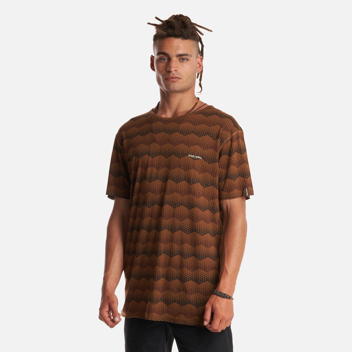 Polera Hombre Bi-Curioso Print Mostaza Haka Honu