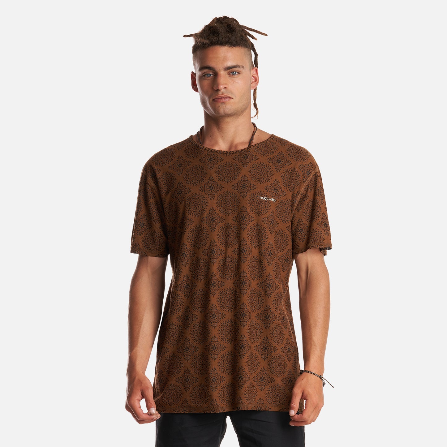 Polera Hombre Bi-Curioso Print Mostaza Haka Honu