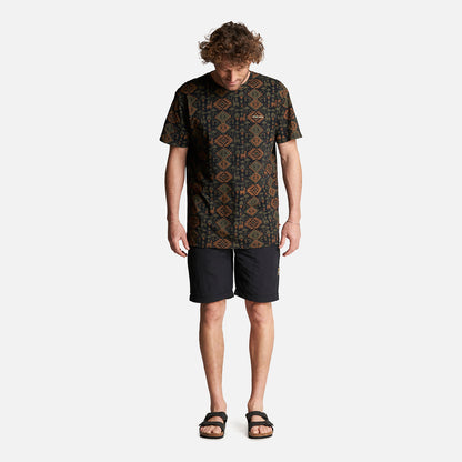 Polera Hombre Llámalo Print Negro Haka Honu